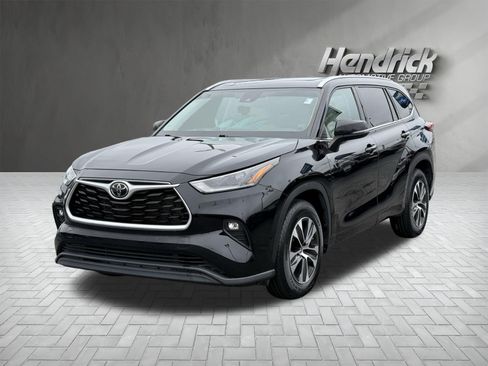 Used 2021 Toyota Highlander XLE FWD image 5