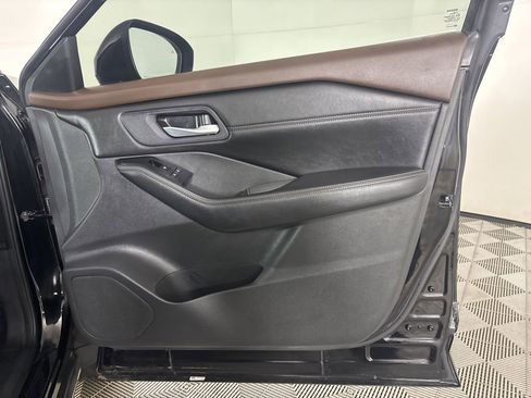 Used 2023 Nissan Rogue SV w/ SV Premium B Package FWD image 28