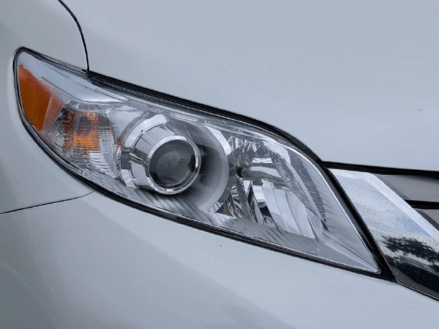 Used 2017 Toyota Sienna XLE Premium FWD image 9