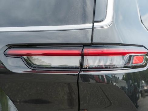 Used 2023 Jeep Grand Cherokee L Summit w/ Advanced Protech Group IV AWD/4WD image 8