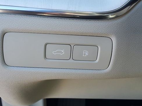 New 2026 Volvo XC60 T8 Ultra w/ Protection Package Premier image 17