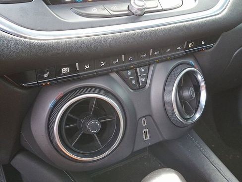 Used 2019 Chevrolet Blazer LT w/ Sun and Wheels Package image 16