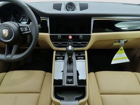 Used 2025 Porsche Macan AWD/4WD image 15