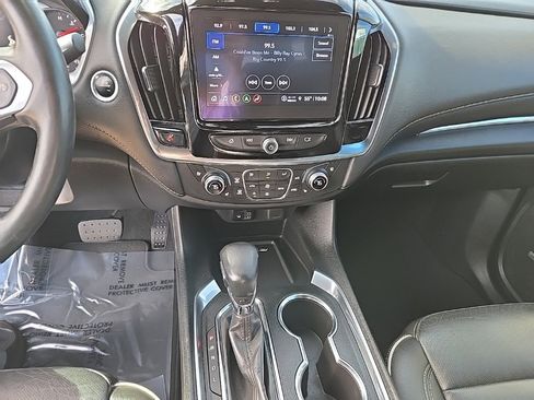 Used 2023 Chevrolet Traverse Premier image 35