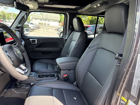 New 2025 Jeep Wrangler Sahara image 11