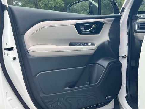 Certified 2025 Subaru Forester Limited image 14