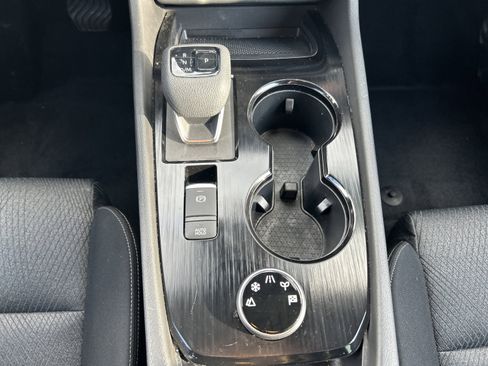 Used 2025 Nissan Rogue SV image 21