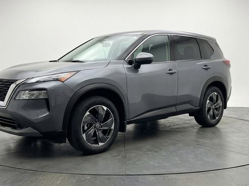 Used 2025 Nissan Rogue SV image 3