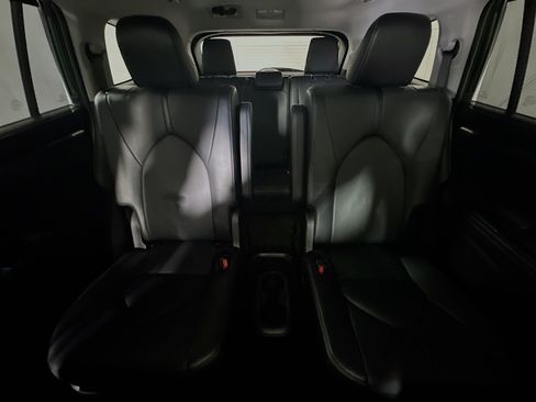 Used 2024 Toyota Highlander Limited FWD image 30