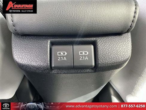 Certified 2022 Toyota Prius XLE image 17