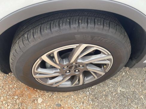Used 2025 Lincoln Corsair FWD image 12