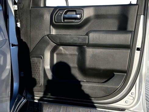 Used 2019 Chevrolet Silverado 1500 Custom Trail Boss w/ Custom Convenience Package image 19