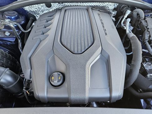 Certified 2025 Porsche Macan image 30