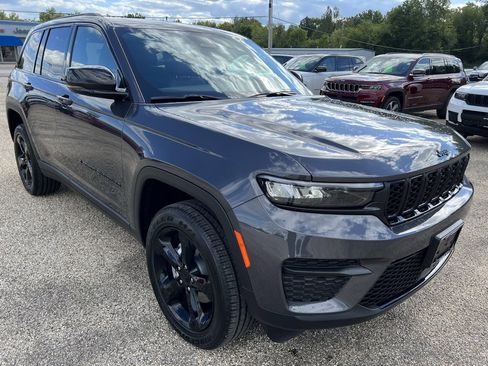 New 2025 Jeep Grand Cherokee Altitude image 5