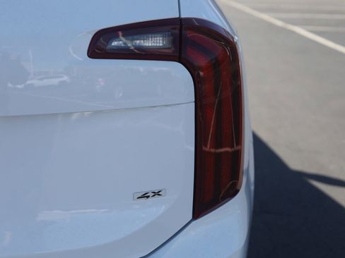 Used 2023 Kia Telluride LX AWD/4WD image 16