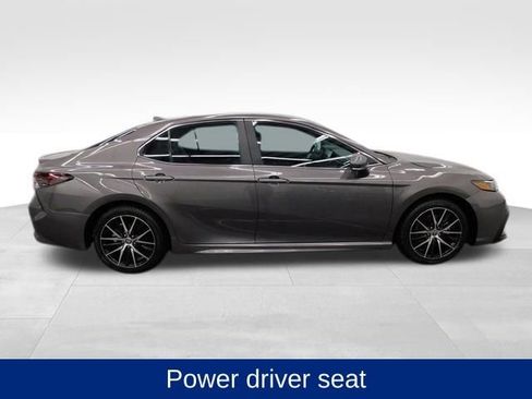 Used 2024 Toyota Camry SE image 11