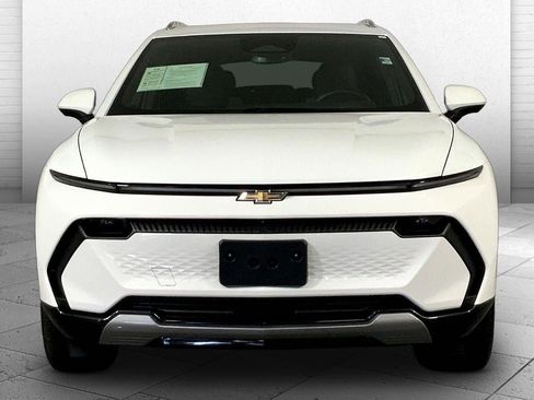 Used 2025 Chevrolet Equinox EV LT FWD image 2