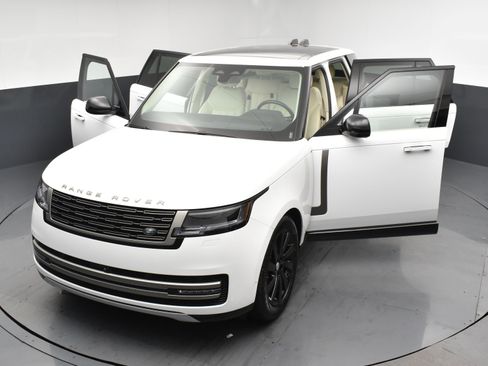 Used 2024 Land Rover Range Rover SE image 24
