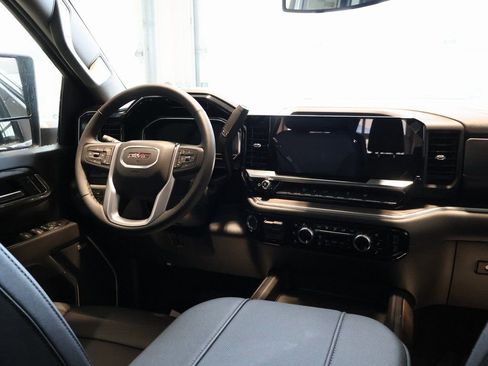 New 2025 GMC Sierra 2500 SLT w/ SLT Convenience Package image 32