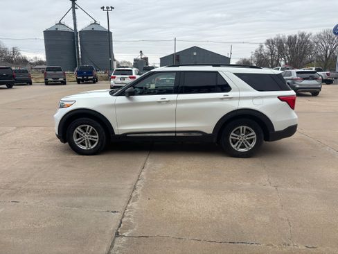 Used 2020 Ford Explorer XLT w/ Equipment Group 202A AWD/4WD image 7