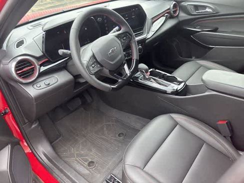 Used 2026 Chevrolet Trax RS w/ Sunroof Package image 9