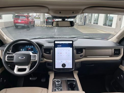 Used 2022 Ford Expedition Limited image 10