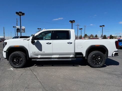 Used 2025 GMC Sierra 3500 Denali image 3