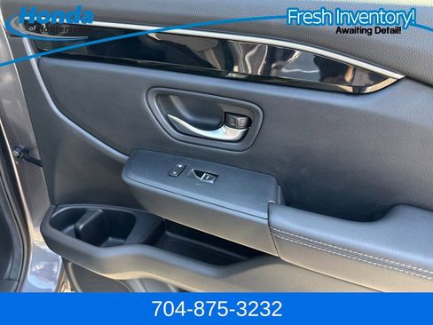 Used 2025 Honda Pilot EX-L image 18