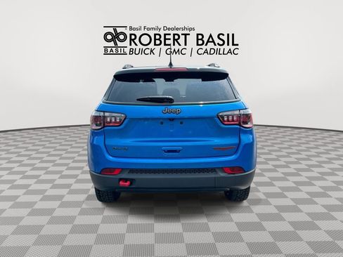 Used 2025 Jeep Compass Trailhawk AWD/4WD image 7