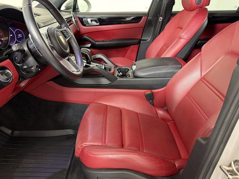 Certified 2023 Porsche Cayenne AWD/4WD image 5