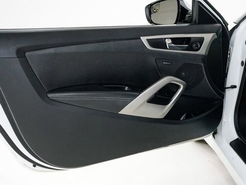 Used 2016 Hyundai Veloster w/ Option Group 02 image 7