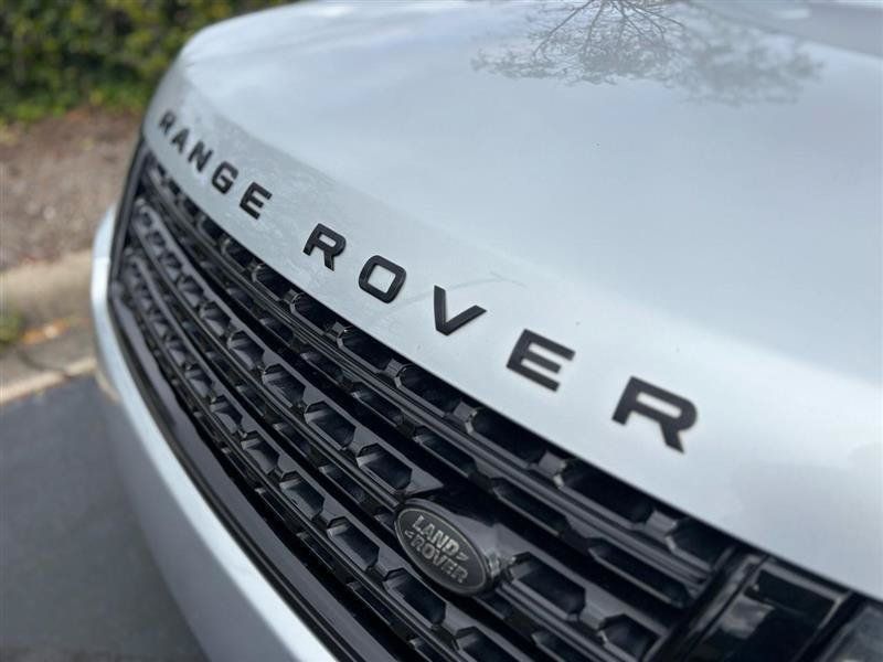 Used 2017 Land Rover Range Rover HSE AWD/4WD image 4