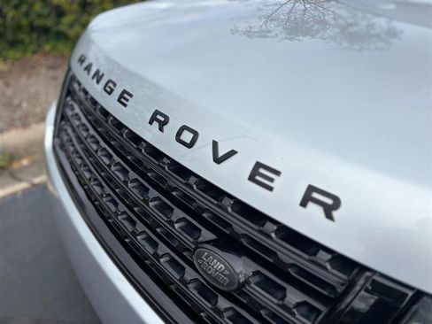 Used 2017 Land Rover Range Rover HSE AWD/4WD image 4