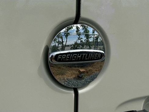 Used 2019 Freightliner Sprinter 144 RWD image 28