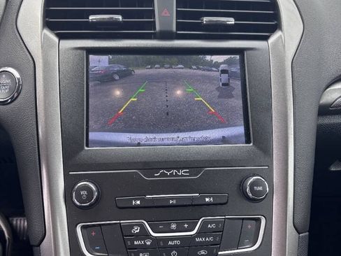 Used 2020 Ford Fusion SE FWD image 5