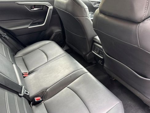 Used 2020 Toyota RAV4 XLE Premium w/ Carpet Mat Package FWD image 29