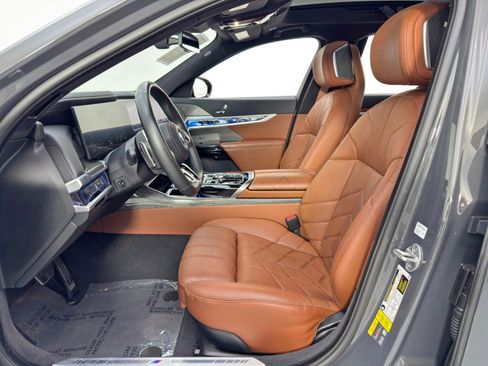 Used 2023 BMW i7 xDrive60 image 17