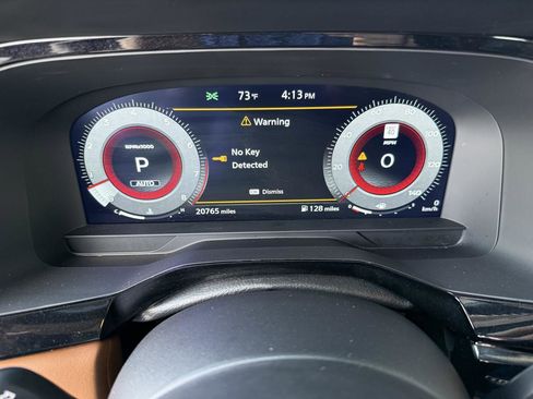 Used 2025 Nissan Pathfinder Platinum image 16