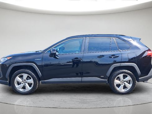 Used 2021 Toyota RAV4 XLE Premium AWD/4WD image 2