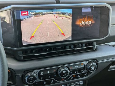 Used 2024 Jeep Wrangler Unlimited Sahara w/ Technology Group AWD/4WD image 25