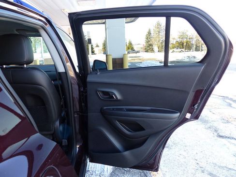 Used 2021 Chevrolet Trax LT w/ Premium Seat Package image 36