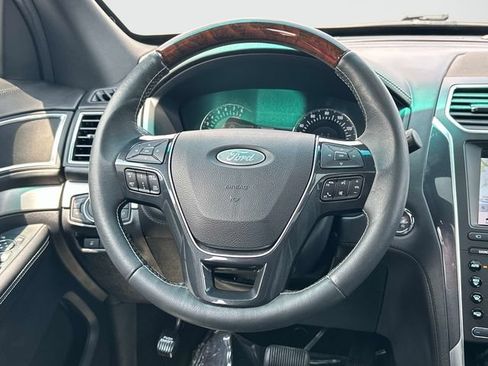 Used 2019 Ford Explorer Platinum AWD/4WD image 6