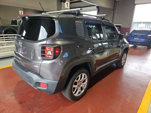 Used 2017 Jeep Renegade Latitude w/ Cold Weather Group AWD/4WD image 4