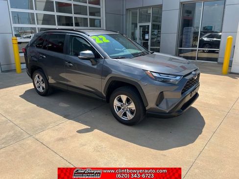Used 2022 Toyota RAV4 XLE AWD/4WD image 8
