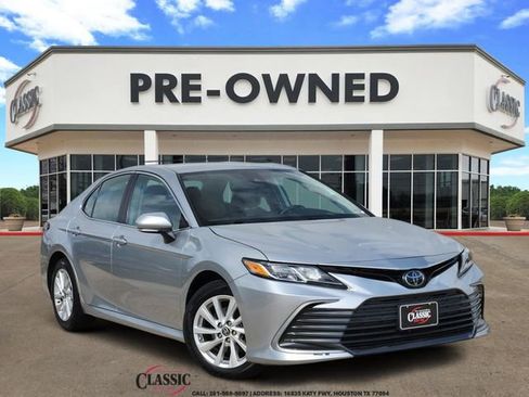Used 2023 Toyota Camry LE FWD image 1