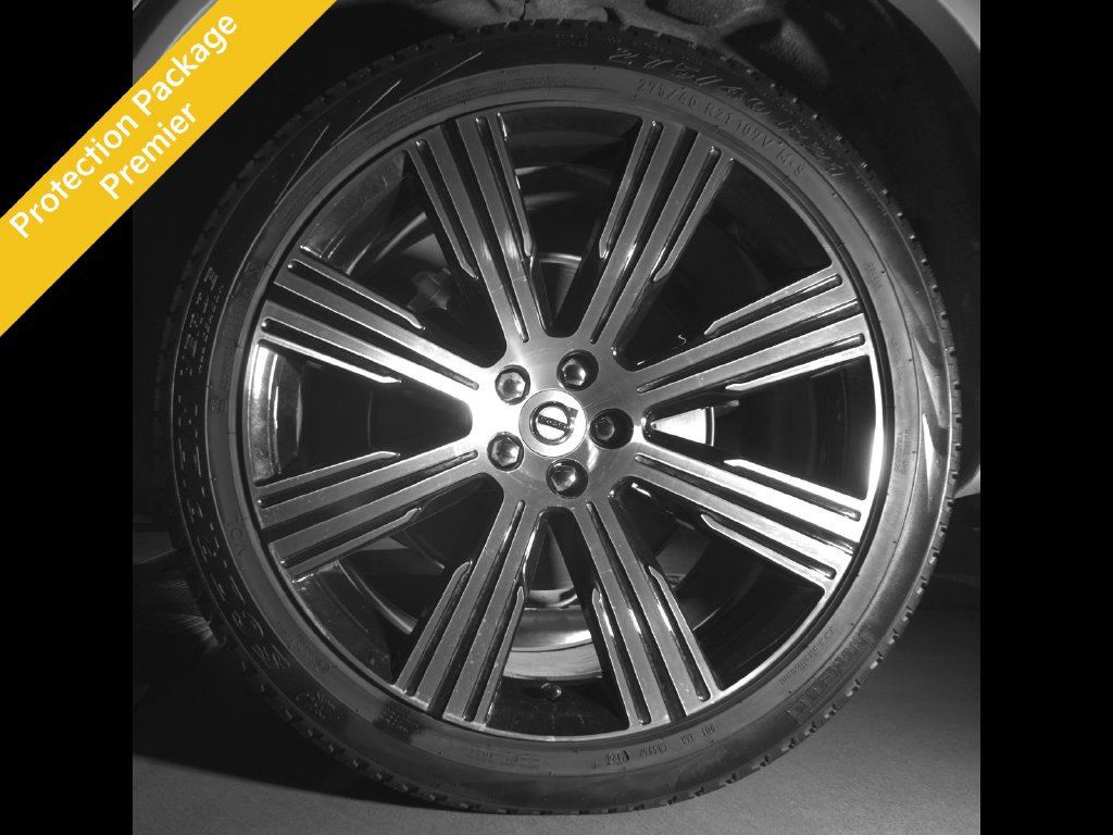 Used 2025 Volvo XC90 T8 Plus w/ Protection Package Premier AWD/4WD image 12