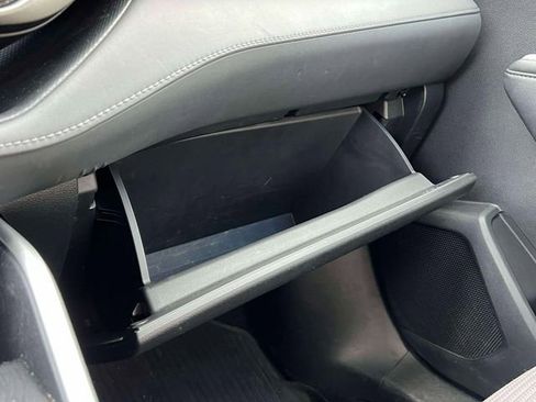 Used 2021 Toyota Highlander LE image 27