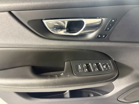 Used 2020 Volvo S60 T5 Momentum FWD image 19