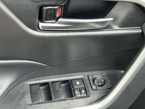 Used 2019 Toyota RAV4 XLE image 19