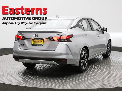 Used 2020 Nissan Versa SR w/ Convenience Package image 5